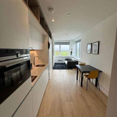 Luxx Apartment & Suites, London Heathrow Airport, Terminal 4, Piccadilly Underground Train Station Nearby! Хитроу Экстерьер фото