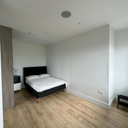 Luxx Apartment & Suites, London Heathrow Airport, Terminal 4, Piccadilly Underground Train Station Nearby! Хитроу Экстерьер фото