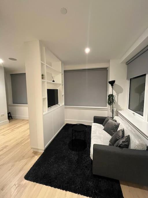Luxx Apartment & Suites, London Heathrow Airport, Terminal 4, Piccadilly Underground Train Station Nearby! Хитроу Экстерьер фото