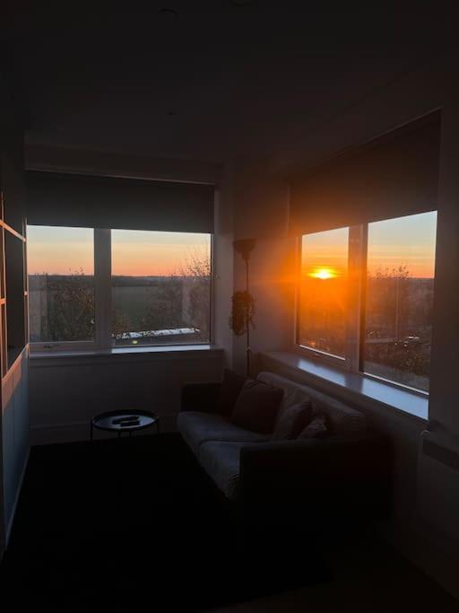 Luxx Apartment & Suites, London Heathrow Airport, Terminal 4, Piccadilly Underground Train Station Nearby! Хитроу Экстерьер фото