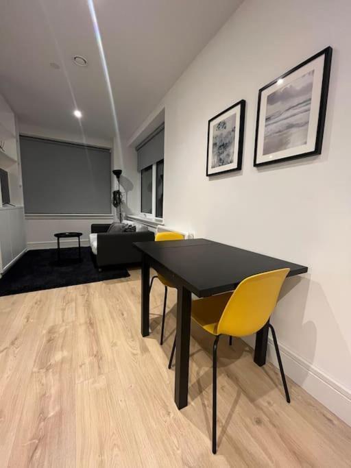 Luxx Apartment & Suites, London Heathrow Airport, Terminal 4, Piccadilly Underground Train Station Nearby! Хитроу Экстерьер фото