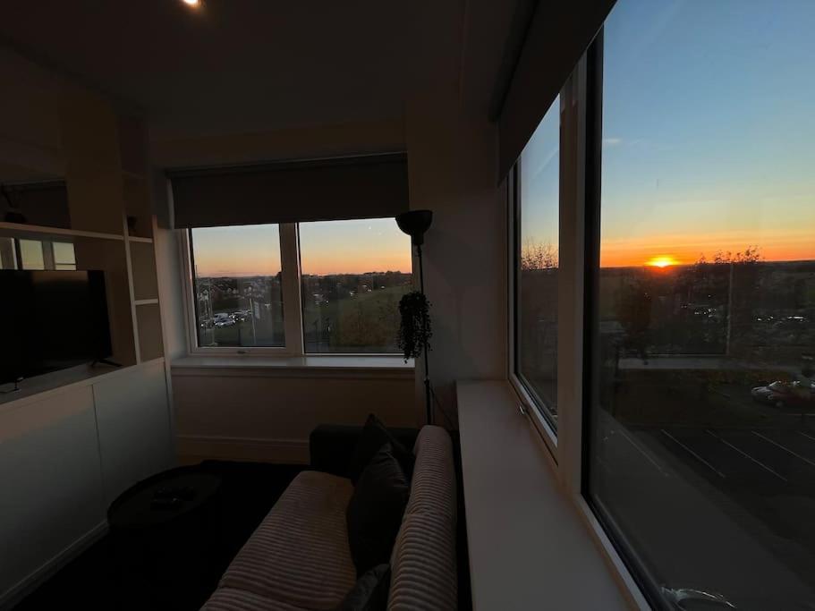 Luxx Apartment & Suites, London Heathrow Airport, Terminal 4, Piccadilly Underground Train Station Nearby! Хитроу Экстерьер фото
