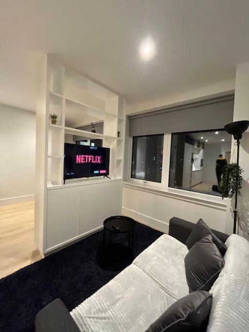 Luxx Apartment & Suites, London Heathrow Airport, Terminal 4, Piccadilly Underground Train Station Nearby! Хитроу Экстерьер фото