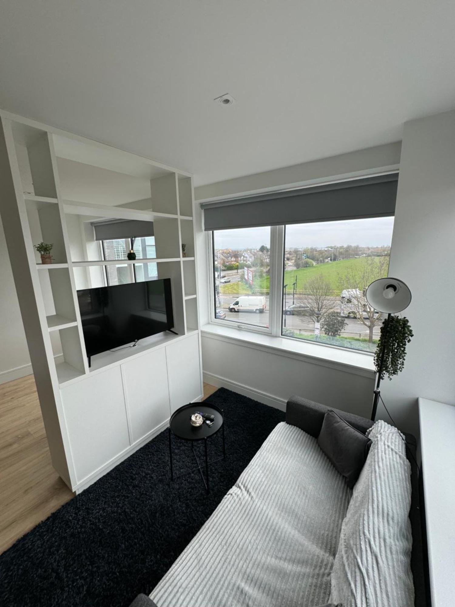 Luxx Apartment & Suites, London Heathrow Airport, Terminal 4, Piccadilly Underground Train Station Nearby! Хитроу Экстерьер фото