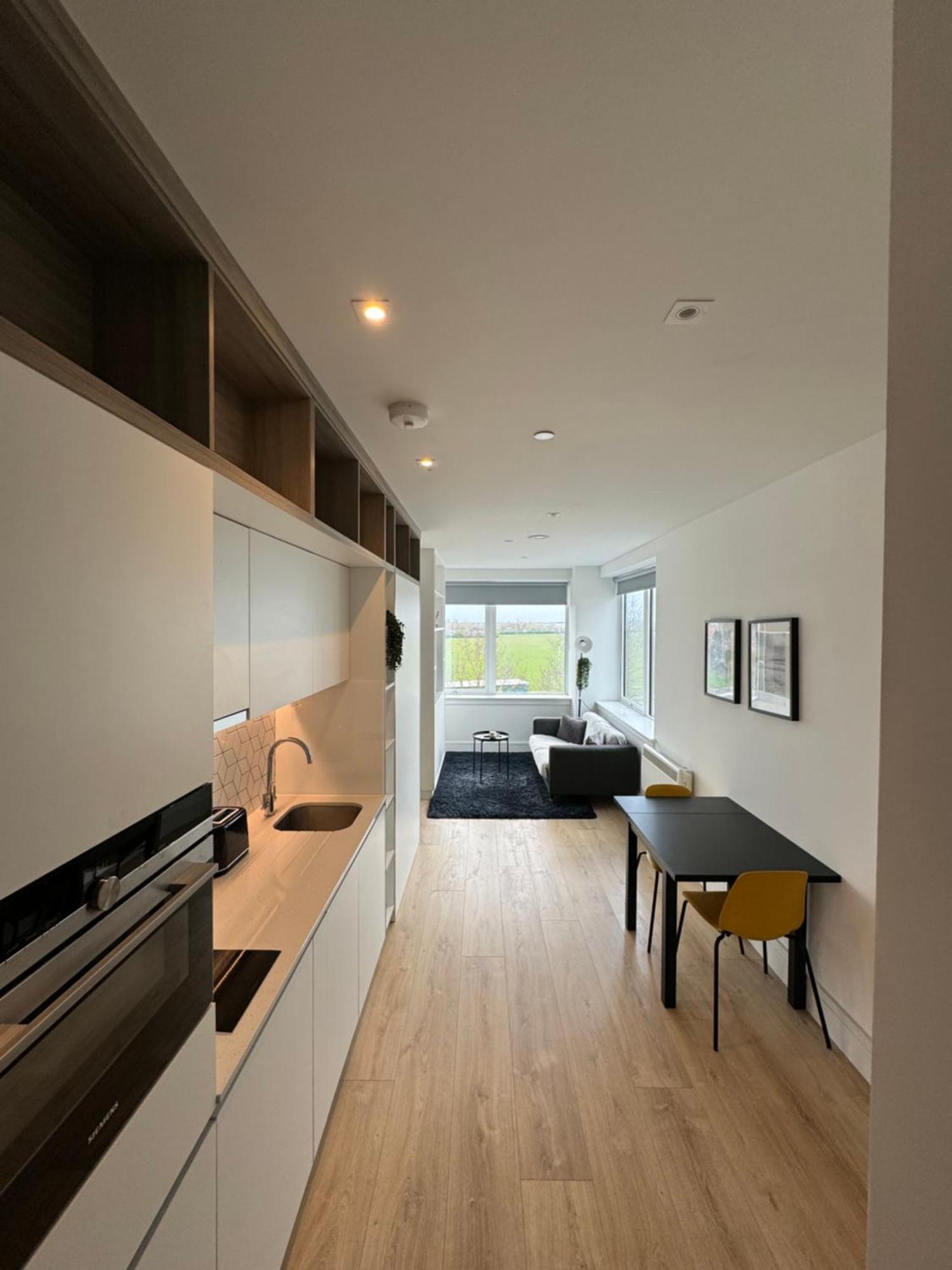 Luxx Apartment & Suites, London Heathrow Airport, Terminal 4, Piccadilly Underground Train Station Nearby! Хитроу Экстерьер фото