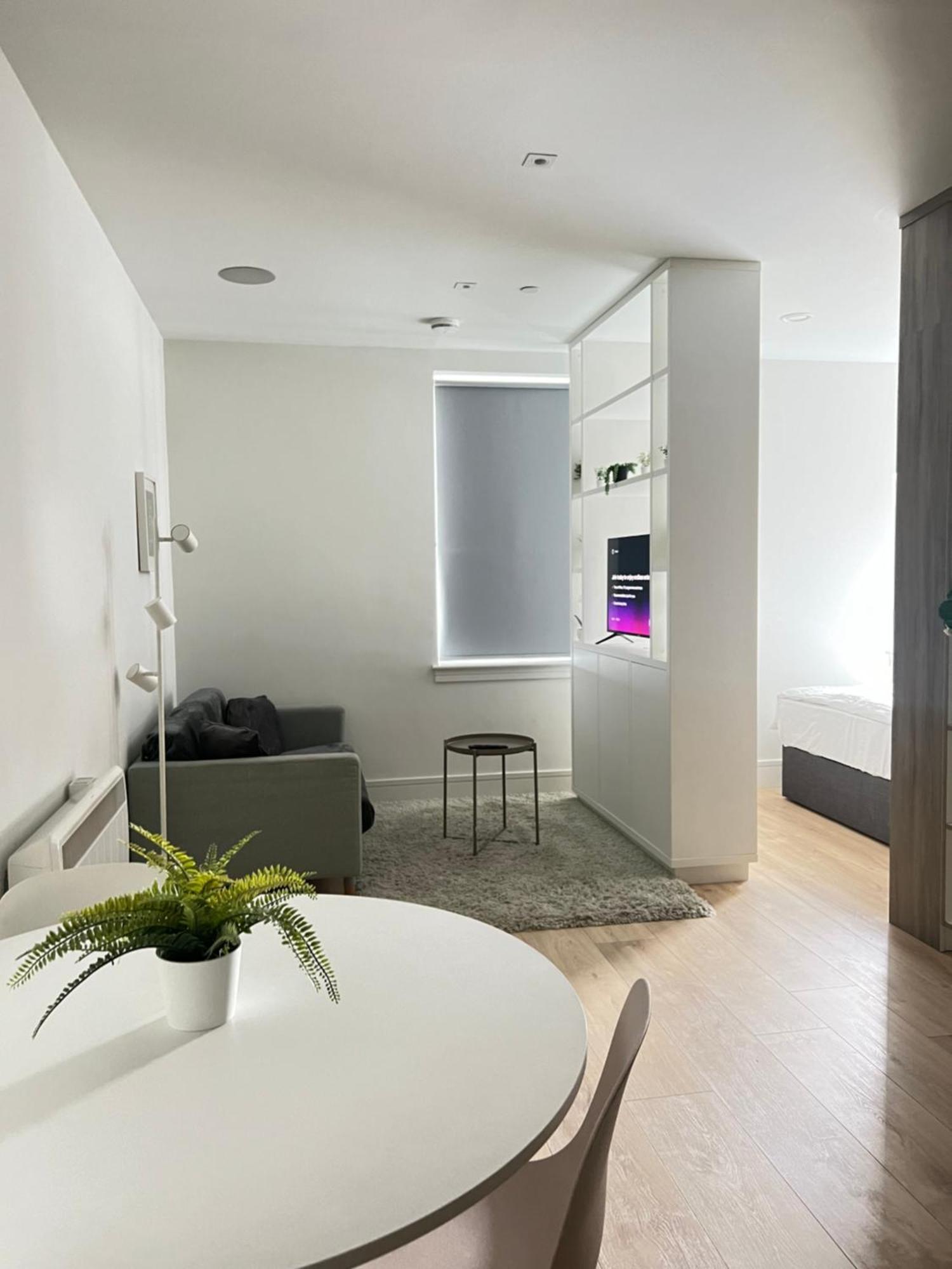 Luxx Apartment & Suites, London Heathrow Airport, Terminal 4, Piccadilly Underground Train Station Nearby! Хитроу Экстерьер фото