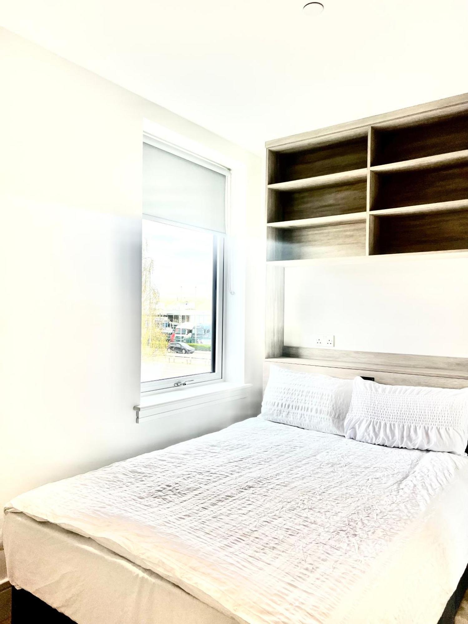 Luxx Apartment & Suites, London Heathrow Airport, Terminal 4, Piccadilly Underground Train Station Nearby! Хитроу Экстерьер фото